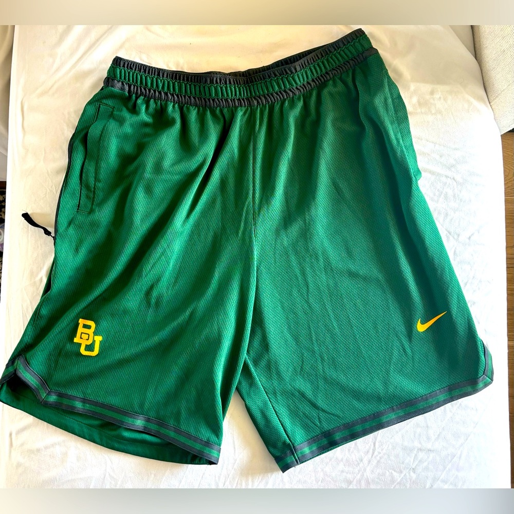 Team issued Baylor Bears Nike shorts. Men’s size xl